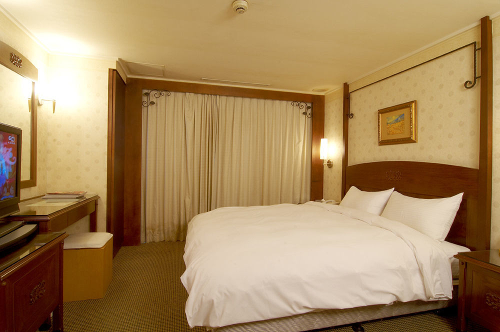 Golden Garden Hotel Тайбэй Экстерьер фото