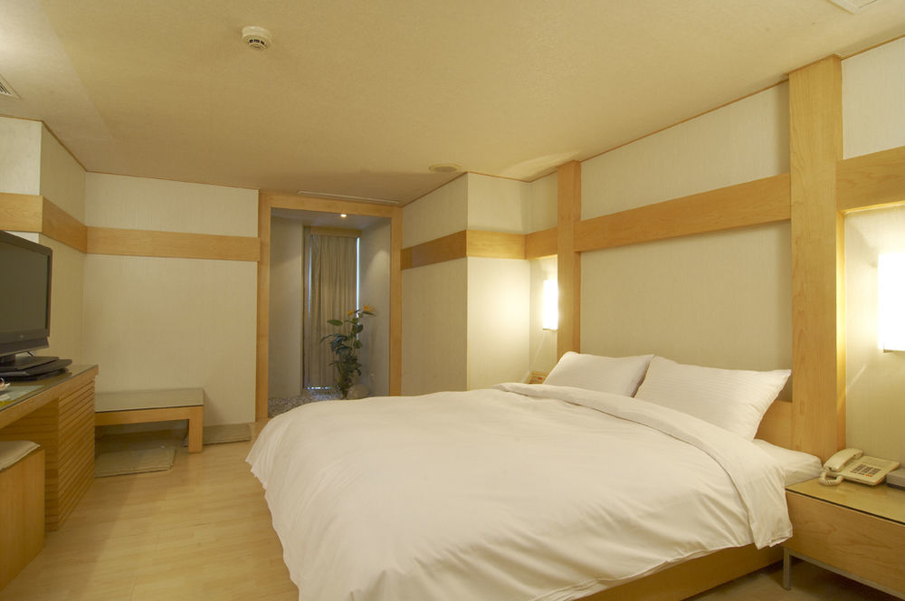 Golden Garden Hotel Тайбэй Экстерьер фото