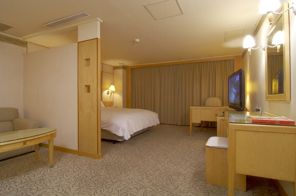 Golden Garden Hotel Тайбэй Экстерьер фото